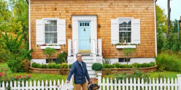 Îți vine să crezi că în casa asta încap trei dormitoare, un living, o bucătărie și o baie? Paul și-a construit cea mai frumoasă locuință de doar 150 mp, iar ferestrele și ușa nici măcar nu sunt simetrice! Când vei descoperi motivul, vei rămâne fără cuvinte!