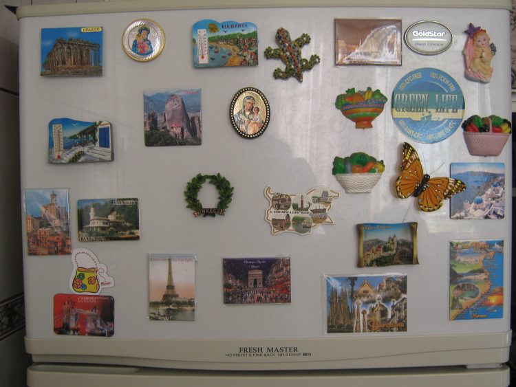 Obișnuiești să ții magneți pe frigider? Specialiștii trag un semnal de alarmă pentru toți românii! Aruncă-i imediat! Este mai rău decât crezi! Iată de ce: