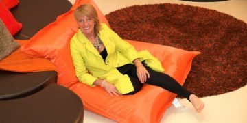 Ea este cea mai bogată femeie din Marea Britanie! „Milionara secretă” are un conac superb de 2 milioane de lire sterline. Reședința de lux are 5 dormitoare și un labirint spectaculos. Uite cum arată: