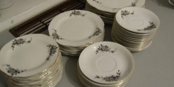 Tu ai astfel de farfurii în casă? Aruncă-le la gunoi imediat! Nu o să-ți vină să crezi cât de periculoase sunt pentru noi toți!